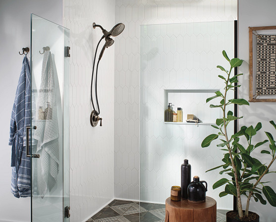 Douche Brecklyn™ avec douche à main combinée Magnetix à jet de pluie, Bronze méditerranéen