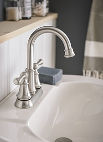 Explorer les robinets et les accessoires au design traditionnel