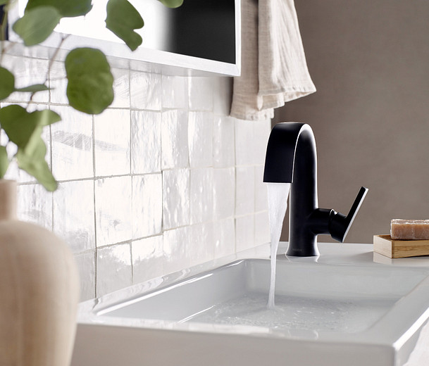 Créez un décor moderne avec les robinets au design moderne