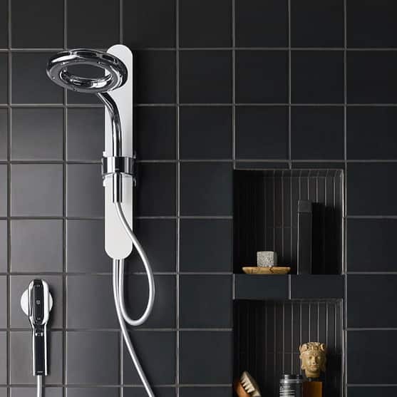 Douche spa Nebia en fini chrome et blanc