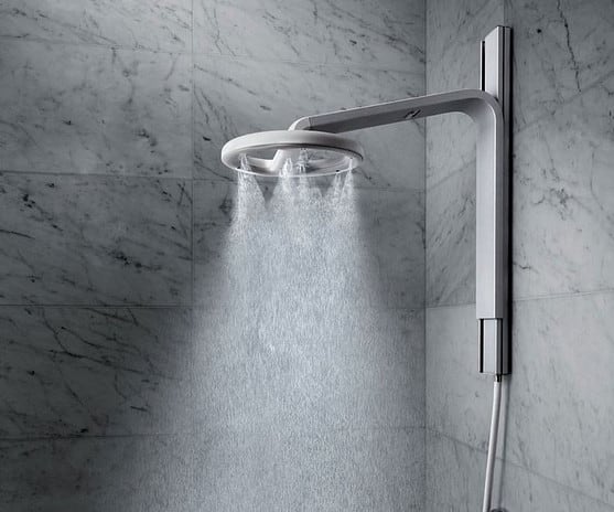 Utilise jusqu’à 65 % moins d’eau avec une douche spa Nebia de Moen