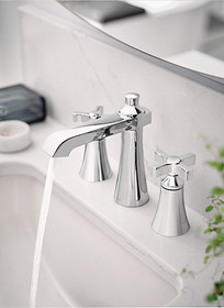 Explorer les robinets et les accessoires au design transitionnel