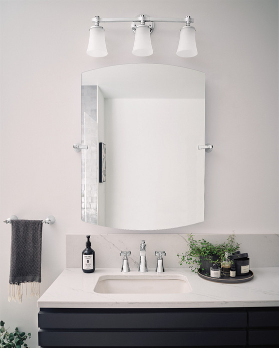 Installez des miroirs élégants dans votre salle de bain